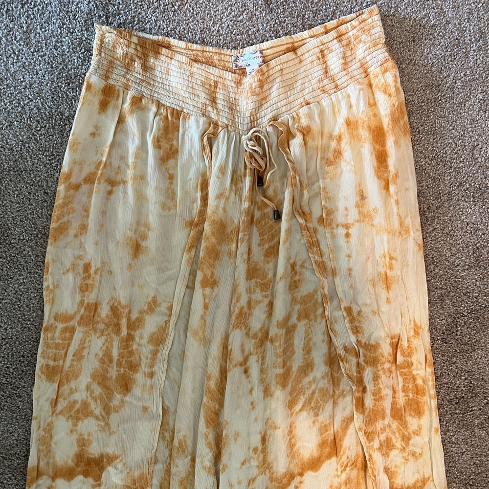 Band of Gypsies Tie-Dye flowy trousers in Cream and Tan